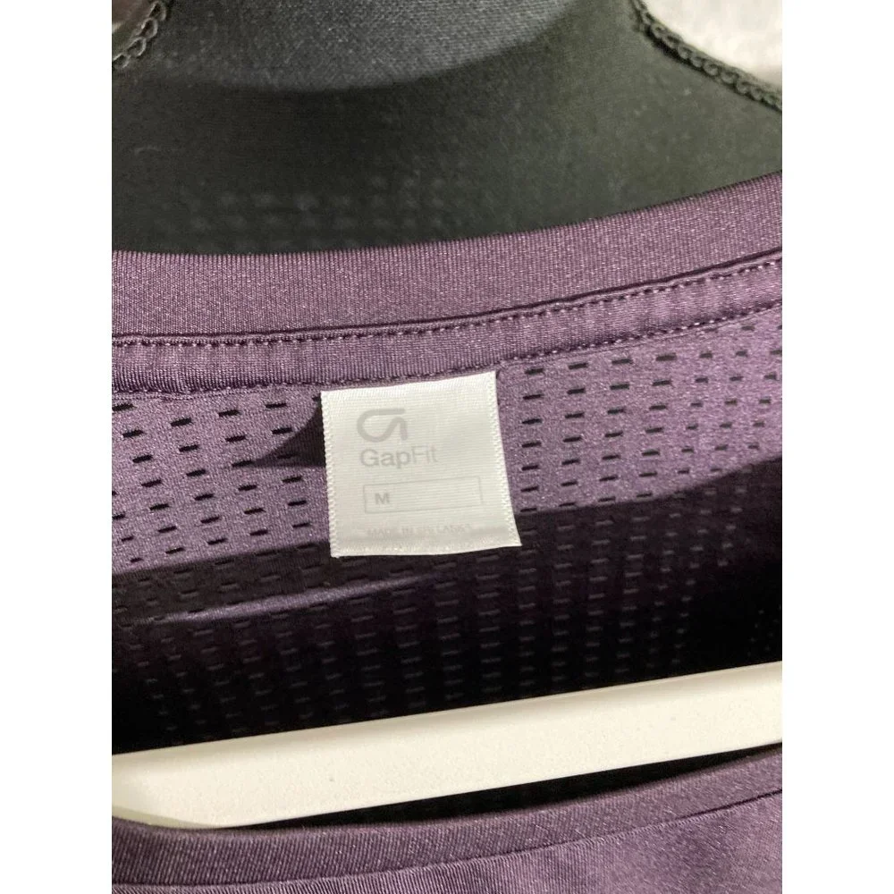 GAP FIT-DARK PLUM-SIZE MED-WOMENS-ATHLETIC TOP-EXCELLENT CONDITION - Picture 2 of 3